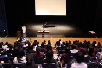 '�۰����� ��ȭ' õ���� �۰� Ư�� ÷���̹���